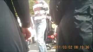 Vīrietis Stung Women In Order