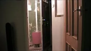 Muskuļota Bald Girl Puts